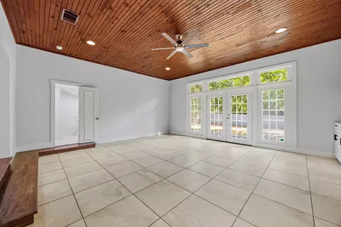 Living - 414 Maple Dr, Terrell, TX 75160 photo 4 of 11