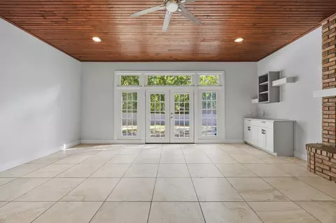 Living - 414 Maple Dr, Terrell, TX 75160 photo 5 of 11