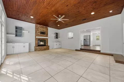 Living - 414 Maple Dr, Terrell, TX 75160 photo 1 of 11