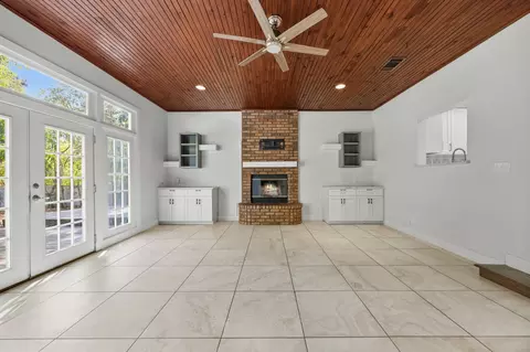 Living - 414 Maple Dr, Terrell, TX 75160 photo 3 of 11