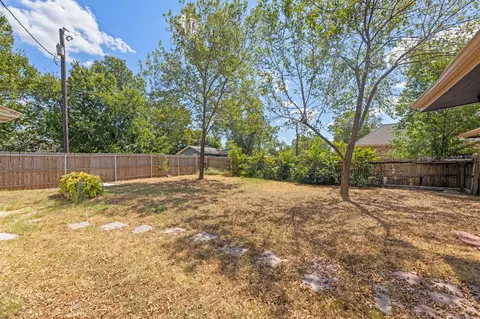 Exterior - 204 N 3rd St, Celeste, TX 75423 photo 4 of 7