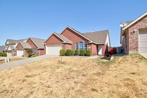 9001 Wild Rose Ln, Aubrey, TX 76227