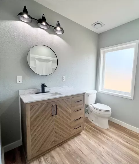Bath - 206 Vine St, Bangs, TX 76823 photo 1 of 5