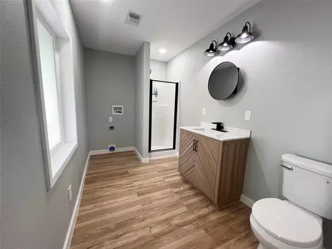 Bath - 206 Vine St, Bangs, TX 76823 photo 3 of 5