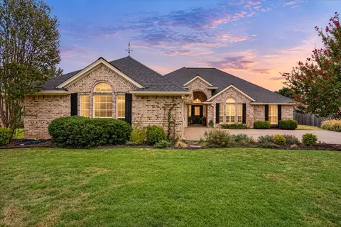 313 Casas Del Norte St, Granbury, TX 76049