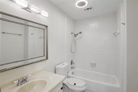 Bath - 708 Whitewing Dr, Mesquite, TX 75150 photo 1 of 3