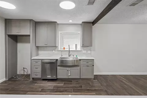 Kitchen - 708 Whitewing Dr, Mesquite, TX 75150 photo 2 of 4