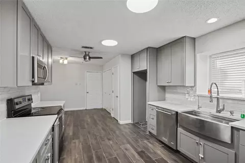 Kitchen - 708 Whitewing Dr, Mesquite, TX 75150 photo 3 of 4