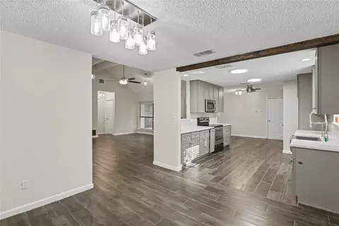 Entry Way - 708 Whitewing Dr, Mesquite, TX 75150 photo 1 of 2