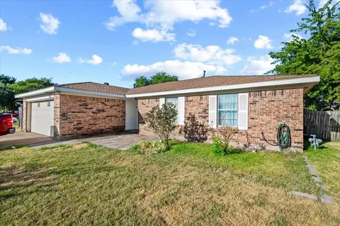 3610 Hummingbird Dr, Grand Prairie, TX 75052