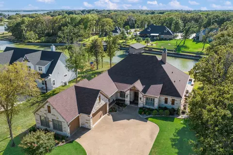560 Clubhouse Dr, Corsicana, TX 75109