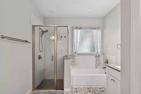 Bath - 108 Mcanear St, Cleburne, TX 76033 photo 1 of 6