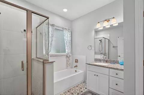Bath - 108 Mcanear St, Cleburne, TX 76033 photo 3 of 6