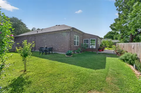 Exterior - 108 Mcanear St, Cleburne, TX 76033 photo 5 of 7
