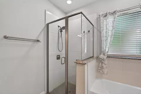 Bath - 108 Mcanear St, Cleburne, TX 76033 photo 4 of 6