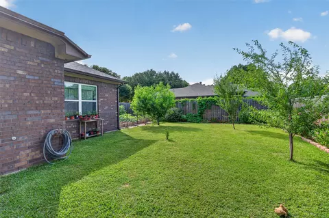Exterior - 108 Mcanear St, Cleburne, TX 76033 photo 4 of 7