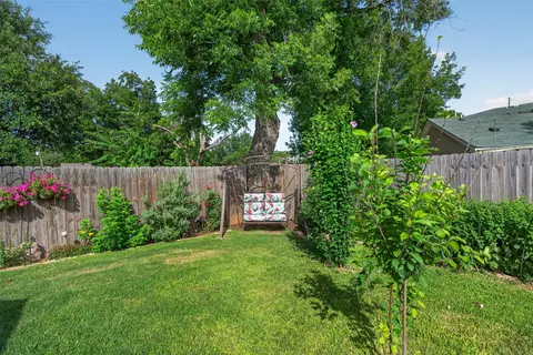 Exterior - 108 Mcanear St, Cleburne, TX 76033 photo 6 of 7