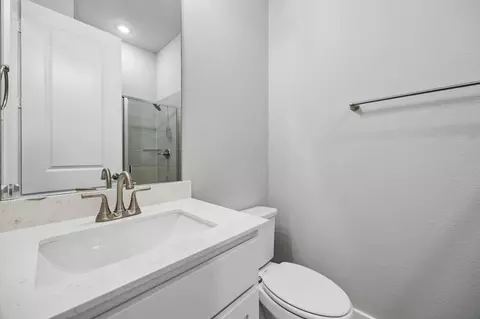 Bath - 2423 Silver Spring Ct, Celina, TX 75009 photo 4 of 6