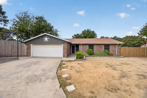 554 Taos Ct, Saginaw, TX 76179