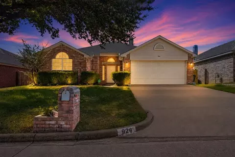 926 Wintercrest Ct, Arlington, TX 76017