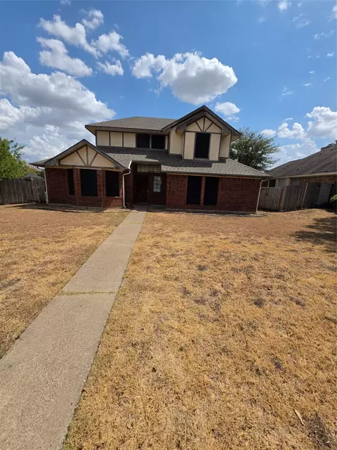 405 Raintree Cir, Desoto, TX 75115