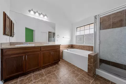 Bath - 10437 Condor Loop, Waco, TX 76708 photo 1 of 2