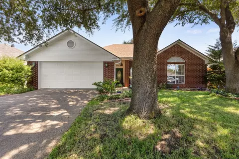 2800 Comanche Trl, Waco, TX 76712
