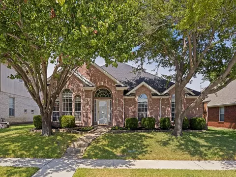 1697 Castle Rock Dr, Lewisville, TX 75077