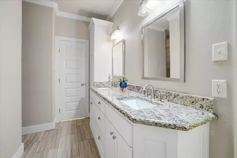 Bath - 109 Springleaf Ln, Mabank, TX 75147 photo 2 of 5