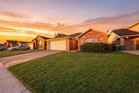 737 Nelson Dr, Cedar Hill, TX 75104