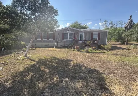 4203 County Road 382, San Antonio, TX 78253