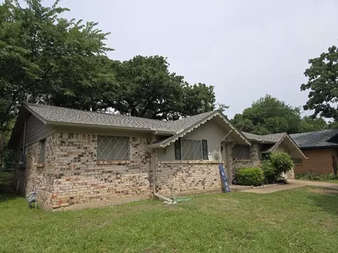 84 Ravenswood Dr, Bedford, TX 76022