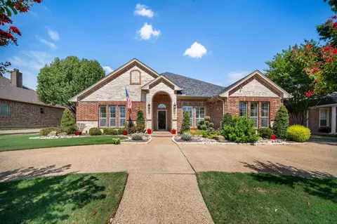 811 Amherst Dr, Waxahachie, TX 75165