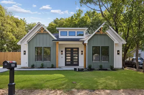 202 Rosa St, Waxahachie, TX 75165