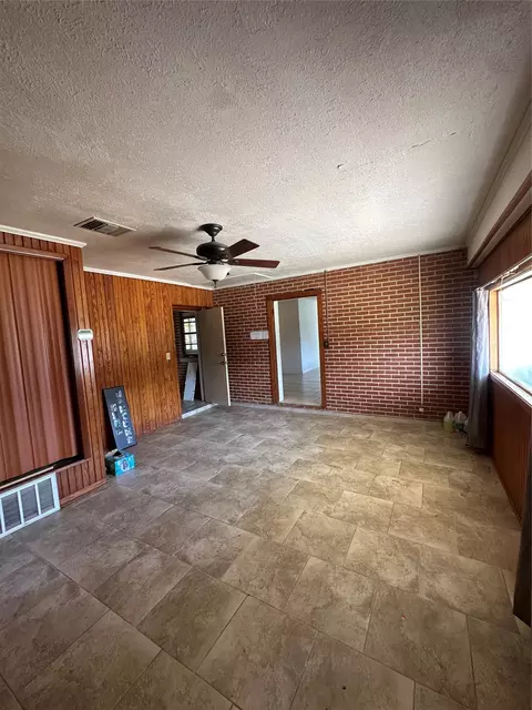 Living - 2741 Mill St, Ringgold, LA 71068 photo 3 of 4