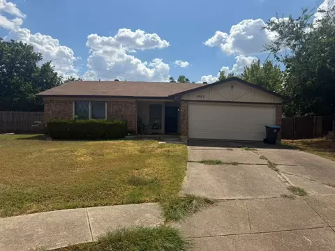 1002 Shana Ct, Arlington, TX 76014