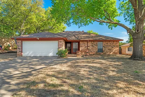 8413 Timberline Ct, North Richland Hills, TX 76182