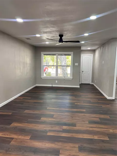 Living - 819 W State St, Terrell, TX 75160 photo 1 of 2