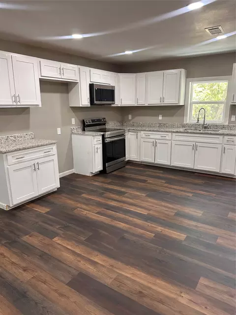 Kitchen - 819 W State St, Terrell, TX 75160 photo 1 of 2