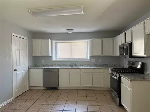 Kitchen - 2217 Crestview Ln, Rowlett, TX 75088 photo 2 of 4