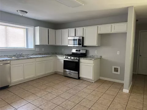 Kitchen - 2217 Crestview Ln, Rowlett, TX 75088 photo 3 of 4