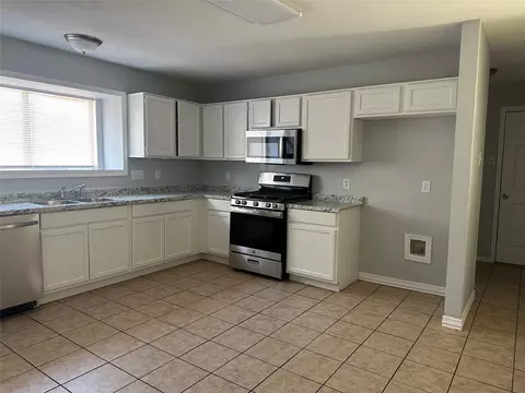 Kitchen - 2217 Crestview Ln, Rowlett, TX 75088 photo 4 of 4