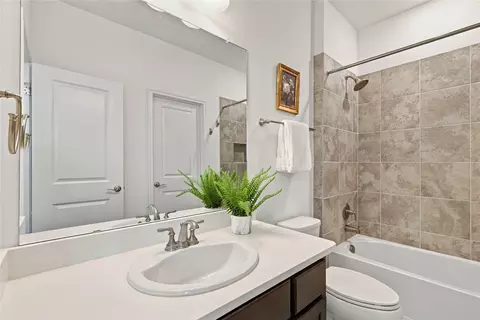 Bath - 848 Baugh Dr, Allen, TX 75013 photo 5 of 7