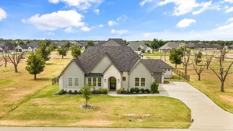 2703 Village Rd, Granbury, TX 76049