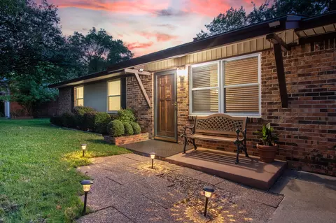 125 Glenhaven Dr, Azle, TX 76020