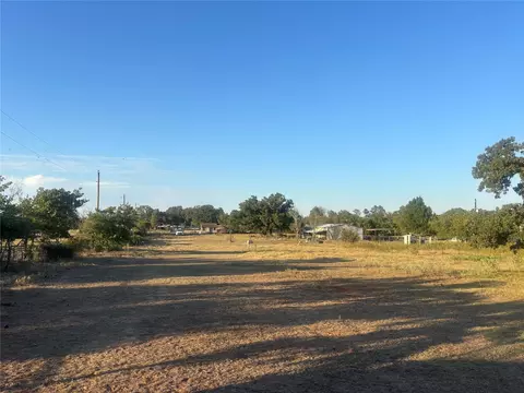 971 E Barry St, Reno, TX 76020