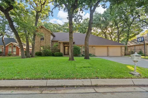 649 Parkridge Blvd, Burleson, TX 76028