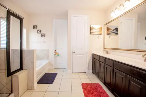 Bath - 1002 Nail Ln, Euless, TX 76040 photo 2 of 5