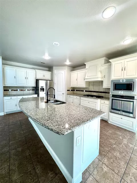 Kitchen - 1002 Nail Ln, Euless, TX 76040 photo 1 of 5
