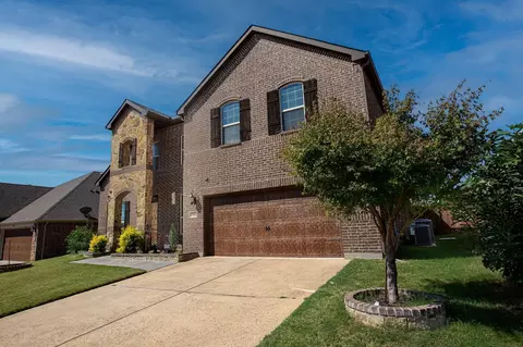Exterior - 1002 Nail Ln, Euless, TX 76040 photo 4 of 6